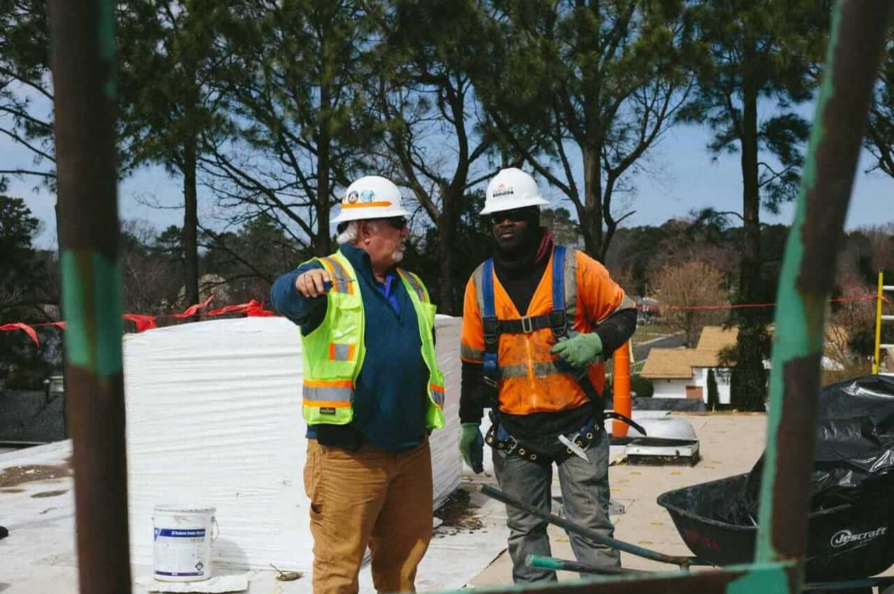 roofing men in safety gear