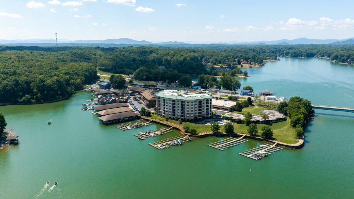 Lakefront aerial of Bridgewater Pointe multifamily community in Moneta, VA